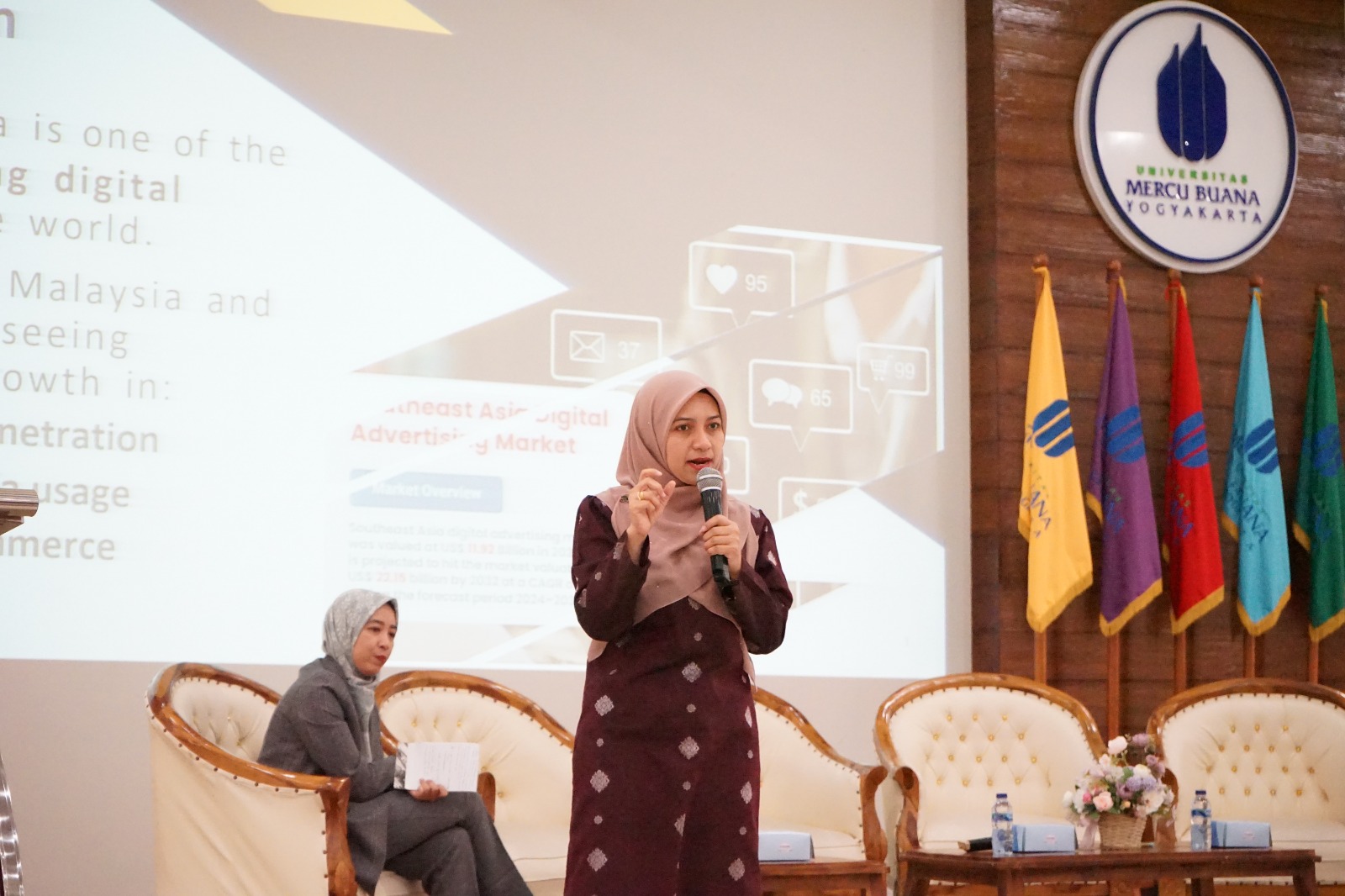 Siti Noor Amalina Ahmad Tajuddin (UPSI) memaparkan materi 